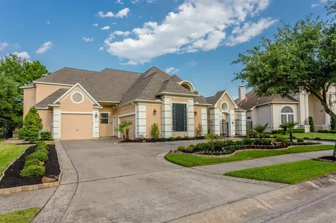 14 Lake Mist Court Sugar Land TX 77479