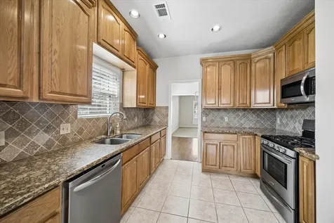 806 Charles Place Baytown TX 77521