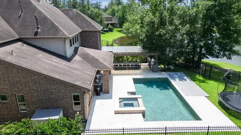 19 Gracenote Place Tomball TX 77375