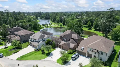 19 Gracenote Place Tomball TX 77375