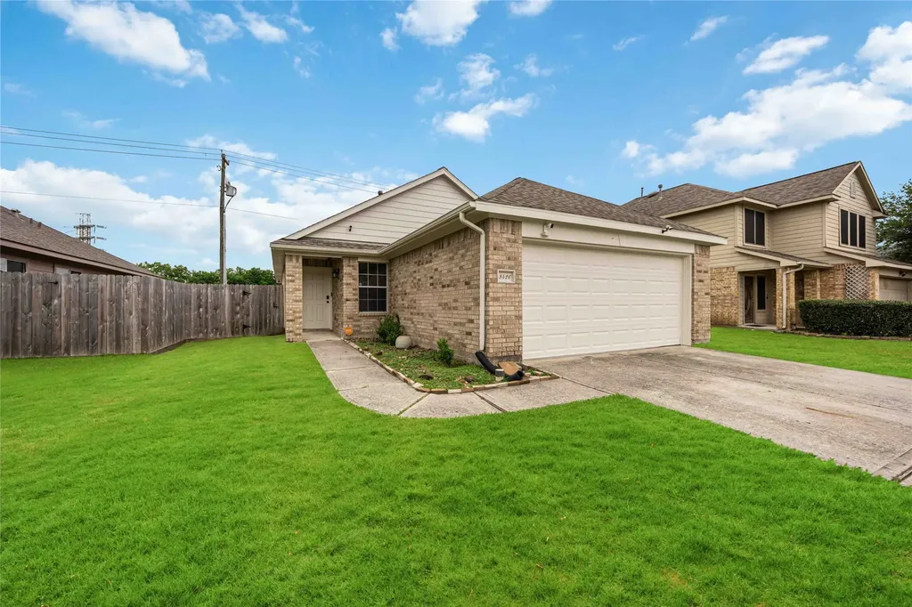 8426 Bay Run Avenue Baytown TX 77521