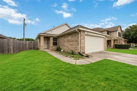 8426 Bay Run Avenue Baytown TX 77521