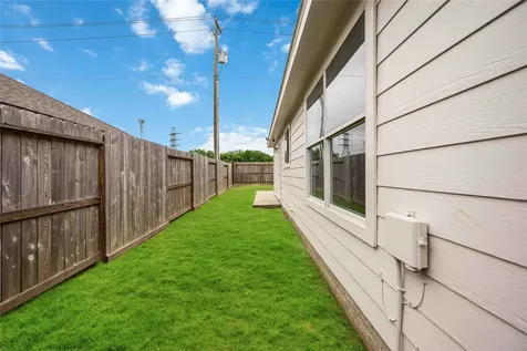 8426 Bay Run Avenue Baytown TX 77521