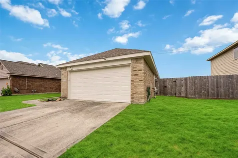 8426 Bay Run Avenue Baytown TX 77521