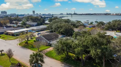 1205 Marine Drive Galveston TX 77550