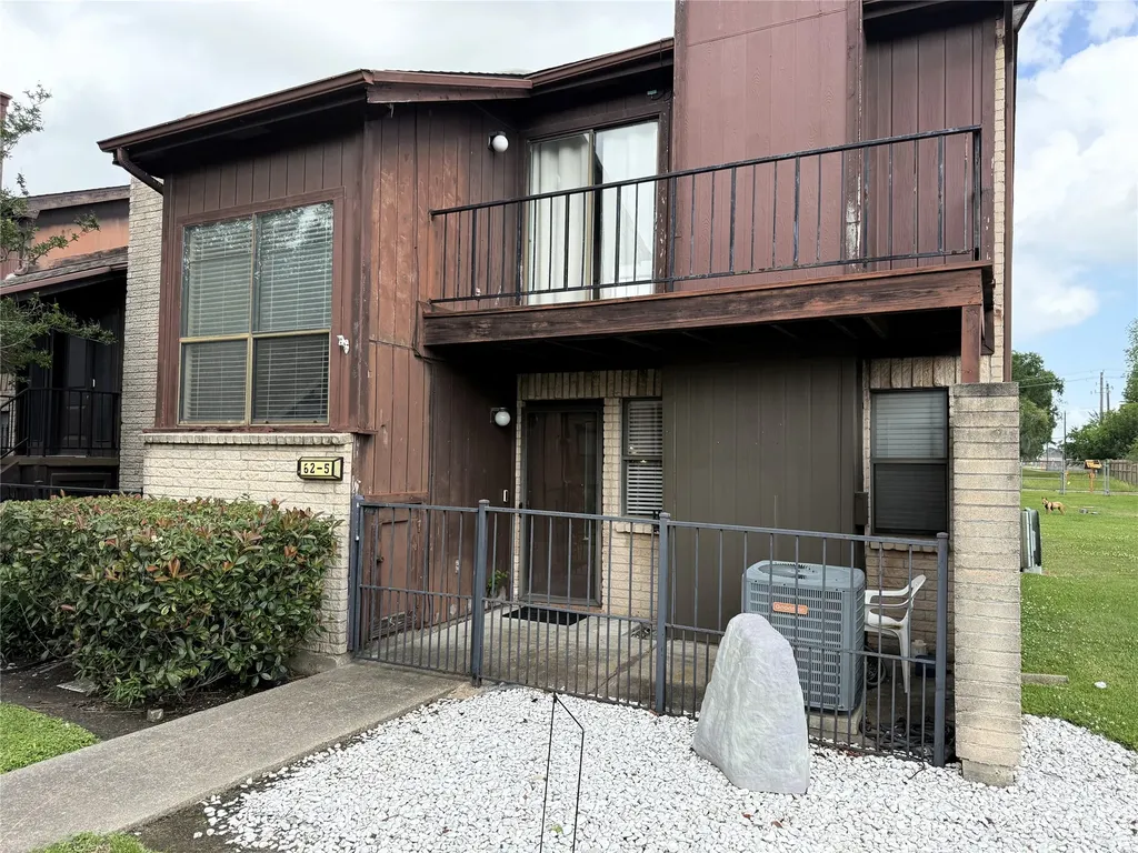 62 Evanston Street 2/5 Houston TX 77015