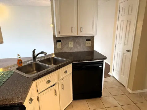 62 Evanston Street 2/5 Houston TX 77015