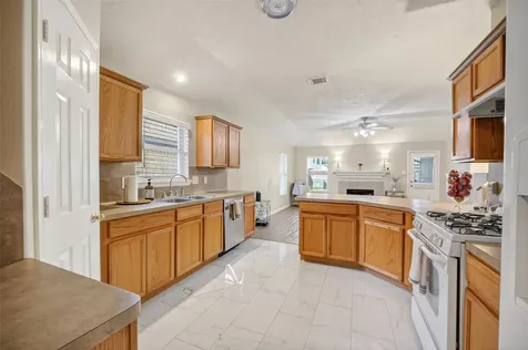 7919 Pelican Lane Baytown TX 77523