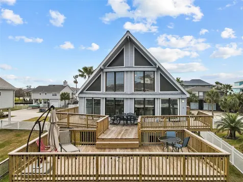 518 Paradise Drive Tiki Island TX 77554