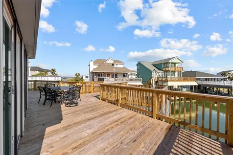 518 Paradise Drive Tiki Island TX 77554