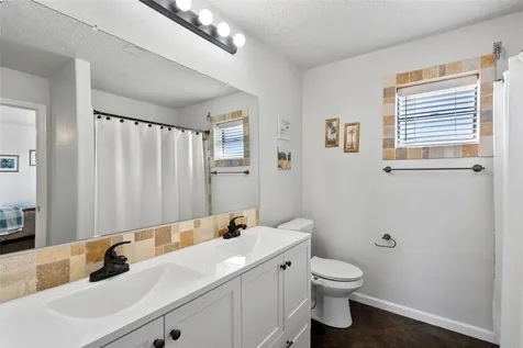 518 Paradise Drive Tiki Island TX 77554