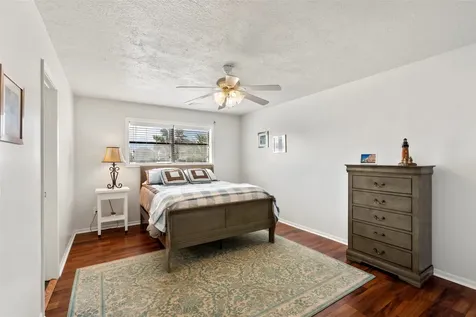 518 Paradise Drive Tiki Island TX 77554