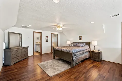 518 Paradise Drive Tiki Island TX 77554