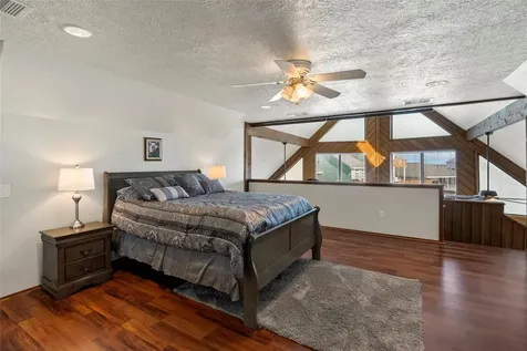 518 Paradise Drive Tiki Island TX 77554