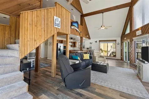 518 Paradise Drive Tiki Island TX 77554