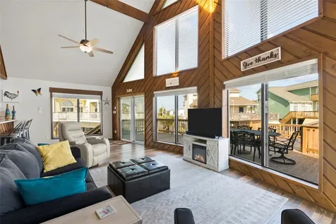 518 Paradise Drive Tiki Island TX 77554