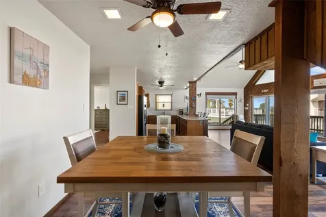 518 Paradise Drive Tiki Island TX 77554