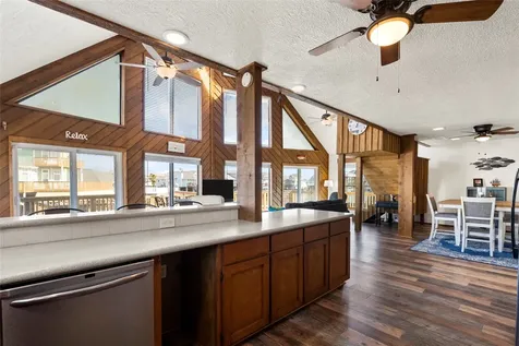 518 Paradise Drive Tiki Island TX 77554