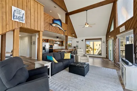 518 Paradise Drive Tiki Island TX 77554
