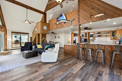 518 Paradise Drive Tiki Island TX 77554