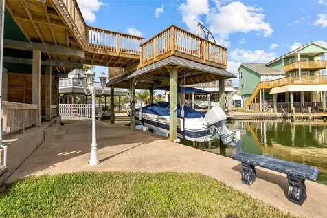 518 Paradise Drive Tiki Island TX 77554