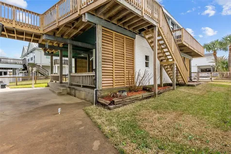 518 Paradise Drive Tiki Island TX 77554