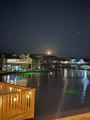 518 Paradise Drive Tiki Island TX 77554