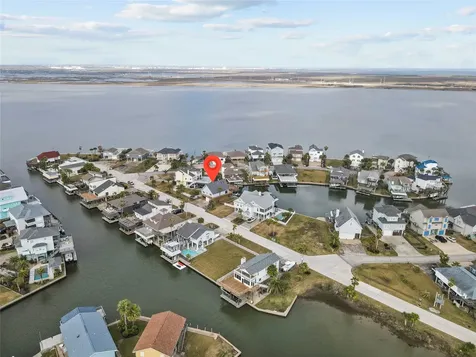 518 Paradise Drive Tiki Island TX 77554