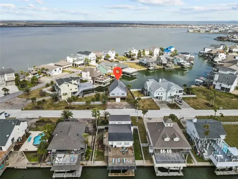 518 Paradise Drive Tiki Island TX 77554