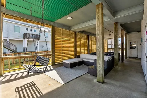 518 Paradise Drive Tiki Island TX 77554