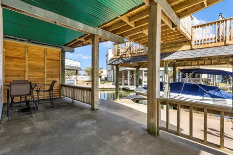 518 Paradise Drive Tiki Island TX 77554