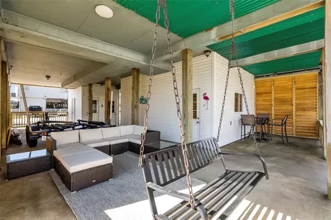 518 Paradise Drive Tiki Island TX 77554