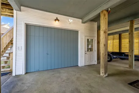 518 Paradise Drive Tiki Island TX 77554
