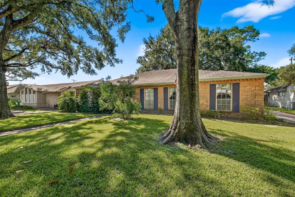 5223 Wigton Drive Houston TX 77096