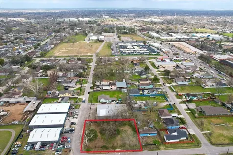 202 Burbank Street Houston TX 77076