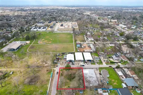 202 Burbank Street Houston TX 77076