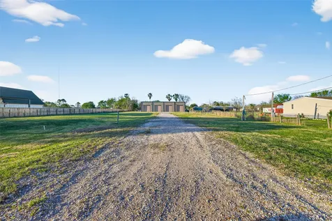 5901 Cr-675 B Rosharon TX 77583