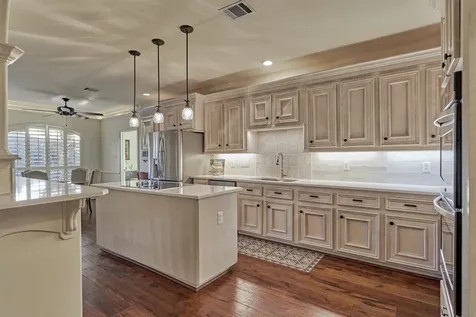 147 Sunnyvale W Montgomery TX 77356