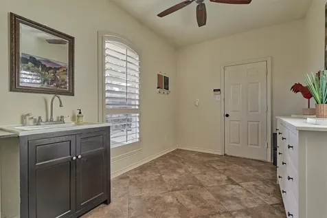 147 Sunnyvale W Montgomery TX 77356