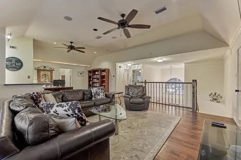 147 Sunnyvale W Montgomery TX 77356