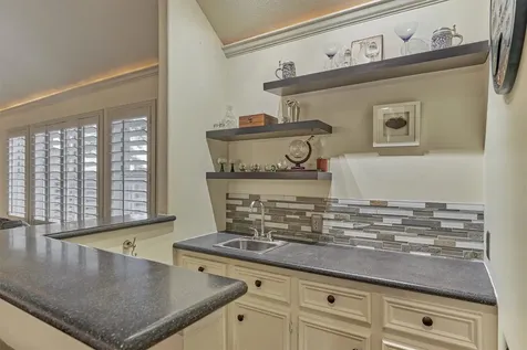 147 Sunnyvale W Montgomery TX 77356