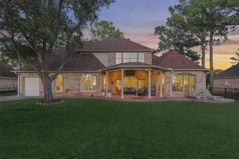 147 Sunnyvale W Montgomery TX 77356
