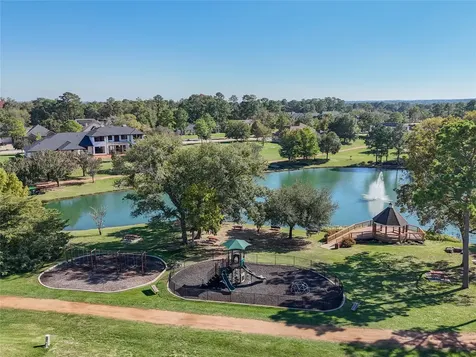147 Sunnyvale W Montgomery TX 77356