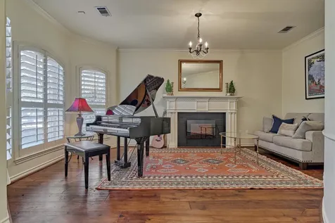 147 Sunnyvale W Montgomery TX 77356