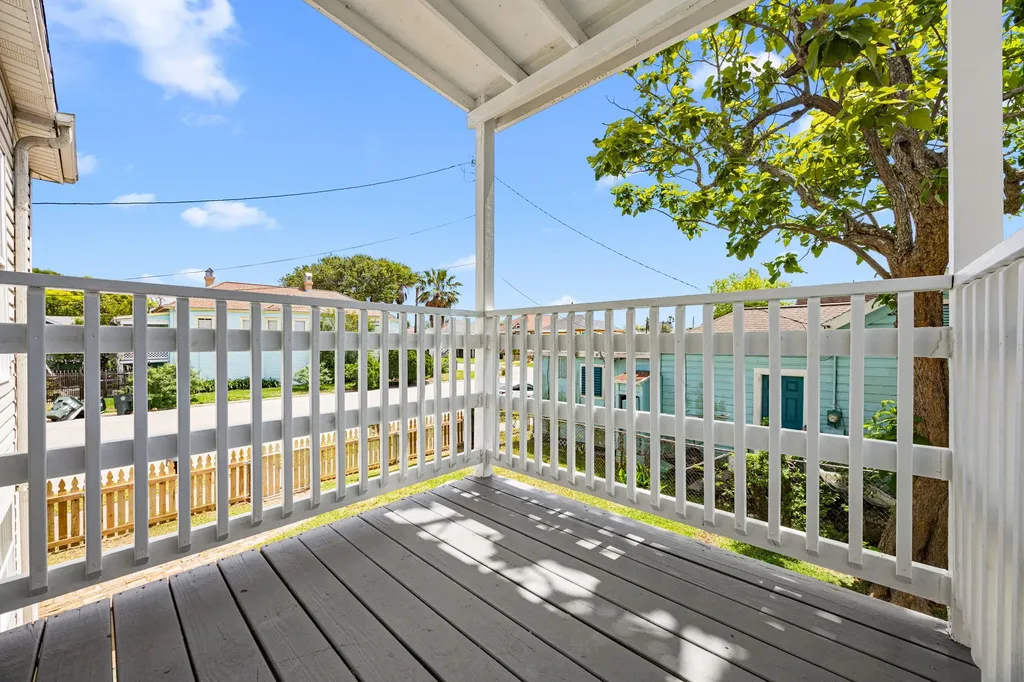 1913 30th Street Galveston TX 77550