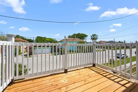 1913 30th Street Galveston TX 77550