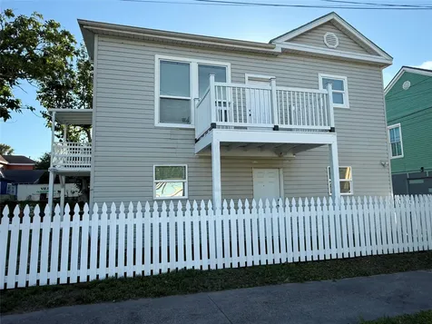 1913 30th Street Galveston TX 77550