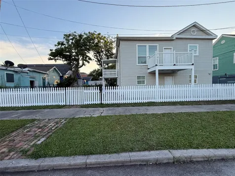 1913 30th Street Galveston TX 77550
