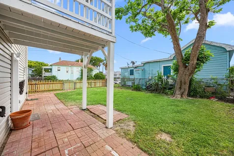 1913 30th Street Galveston TX 77550