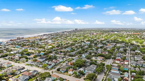 1913 30th Street Galveston TX 77550